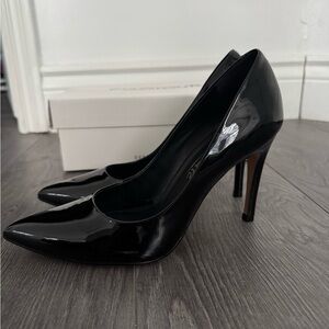 L'INTERVALLE Black patent leather heels